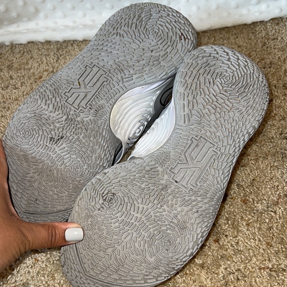 Kyrie Low 3 TB - Picture 10 of 10